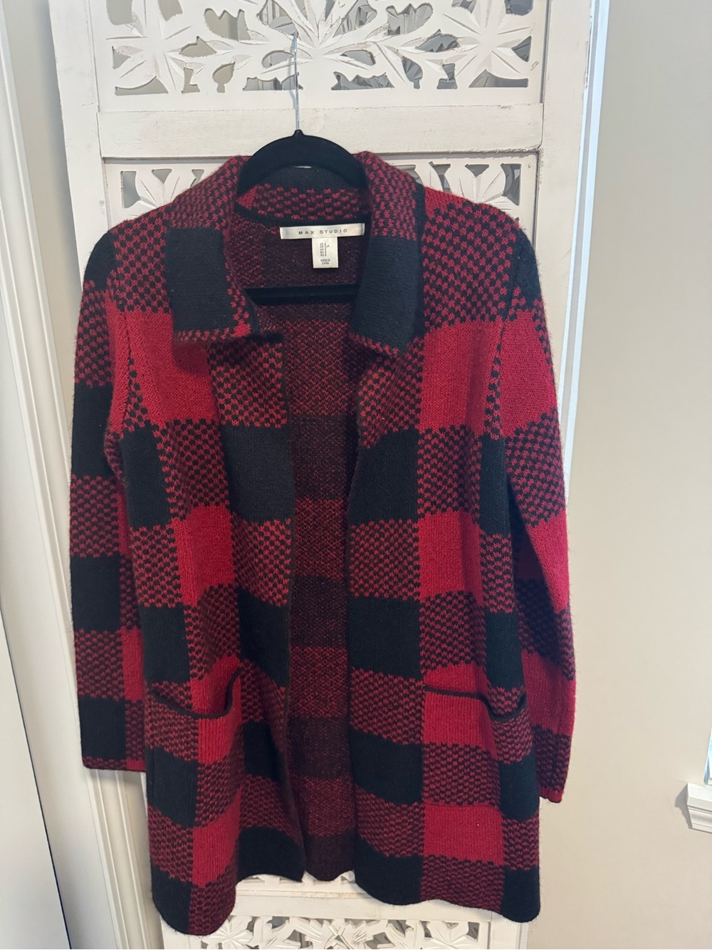Like New Max Studio Red & Black Plaid Open-Front Cardigan Sweater w/pockets